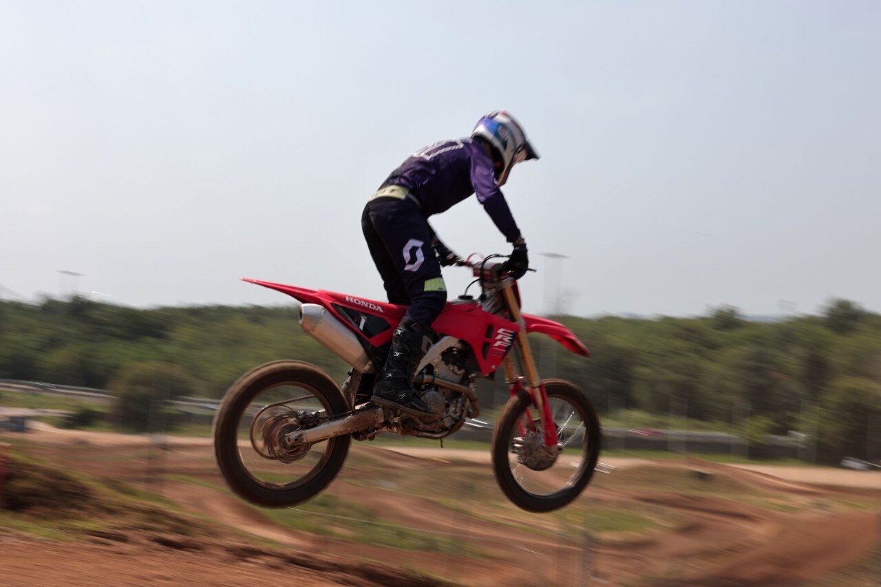 Prova Honda CRF 250R e CRF450R  2025: sempre più su!